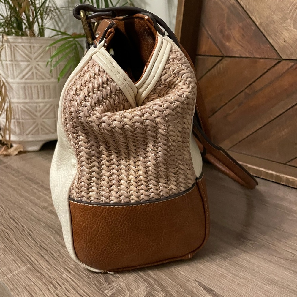 BOC White pebbled leather accented with light brown leather - Picture 4 of 13